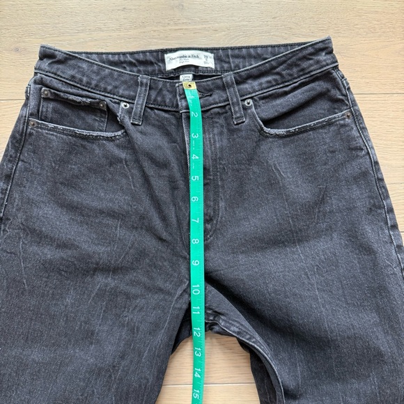 Abercrombie & Fitch The Mom High Rise Curve Love Jeans - Picture 7 of 8